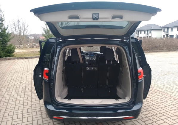 Chrysler Pacifica cena 139000 przebieg: 60327, rok produkcji 2021 z Białystok małe 667